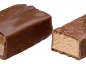 English: American (left) and British (right) Milky Way candy bars that have been split in half. Note the difference in size, color and patterning. The inside of the American is nougat and caramel, while the British is fluffy nougat. The American bars is s