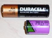 English: Comparison picture of 1/2 AA battery and a AA battery.