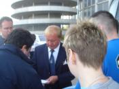 English: Francis Lee outside the City of Manchester Stadium
