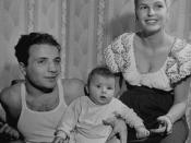 Jake LaMotta, Vikki and their son (1947)