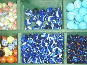 Different glass marbles from a glass-mill Português: Vários berlindes