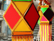 English: Made from Bamboo, and fixed with starch, thread, the traditional Indian lanterns are in great demand, especially during the festival of Diwali. These lanterns also grace the stage decoration and backdrops of important cultural programs, Indian cl