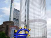 English: The European Central Bank. Notice a sculpture of the euro sign.