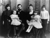 Early picture of Ernest Hemingway with his family. Included in thephotograph are Marcelline, Sunny, C. E. Hemingway, Grace Hemingway, Ursula, andErnest standing at the far right.