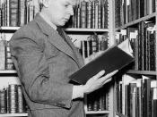 English: Cropped picture of Dr. Giles E. Dawson, reference librarian, inspecting $2,500,000 in rare books acquired for Folger Library. Washington, D.C., May 14, 1938.