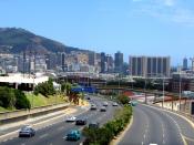 English: National road N2 entering City Bowl of Cape Town, South Africa
