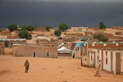 English: Bareina, a small desert village in the south of Mauritania, West Africa. A view of the sky just minutes before rain started.