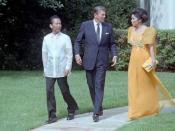 English: C10079-9A, President Reagan with President of the Philippines Ferdinand Marcos and Imelda Marcos during a state visit outside the Oval Office. Nederlands: C10079-9A, President Reagan met de Filipijnse president Ferdinand Marcos en zijn vrouw Imel