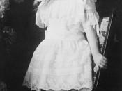 English: Grand Duchess Anastasia Nikolaevna of Russia, 1901-1918, standing on a chair. The photo was taken in approximately 1906.