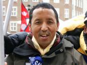 English: Apa Sherpa (born Lhakpa Tenzing Sherpa), Nepali Sherpa mountaineer, who reached the summit of Mount Everest for the 21st time on May 11, 2011 Dansk: Apa Sherpa (født Lhakpa Tenzing Sherpa), Sherpa bjergbestiger fra Nepal, som nåede toppen af Moun
