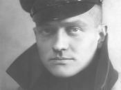English: Photograph of Manfred von Richthofen, the Red Baron. Willi Sanke postcard #503 (cropped).